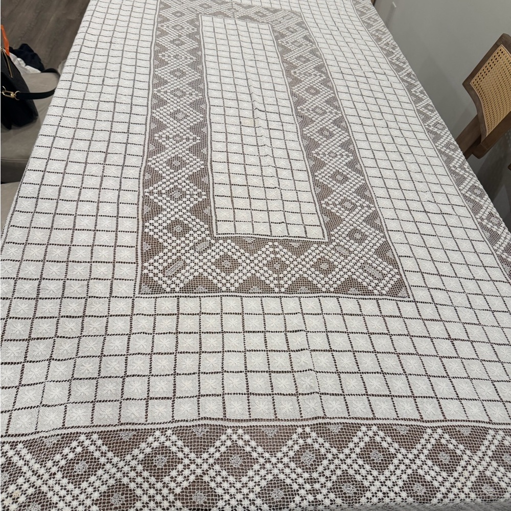 VTG  Handmade Crochet Tablecloth